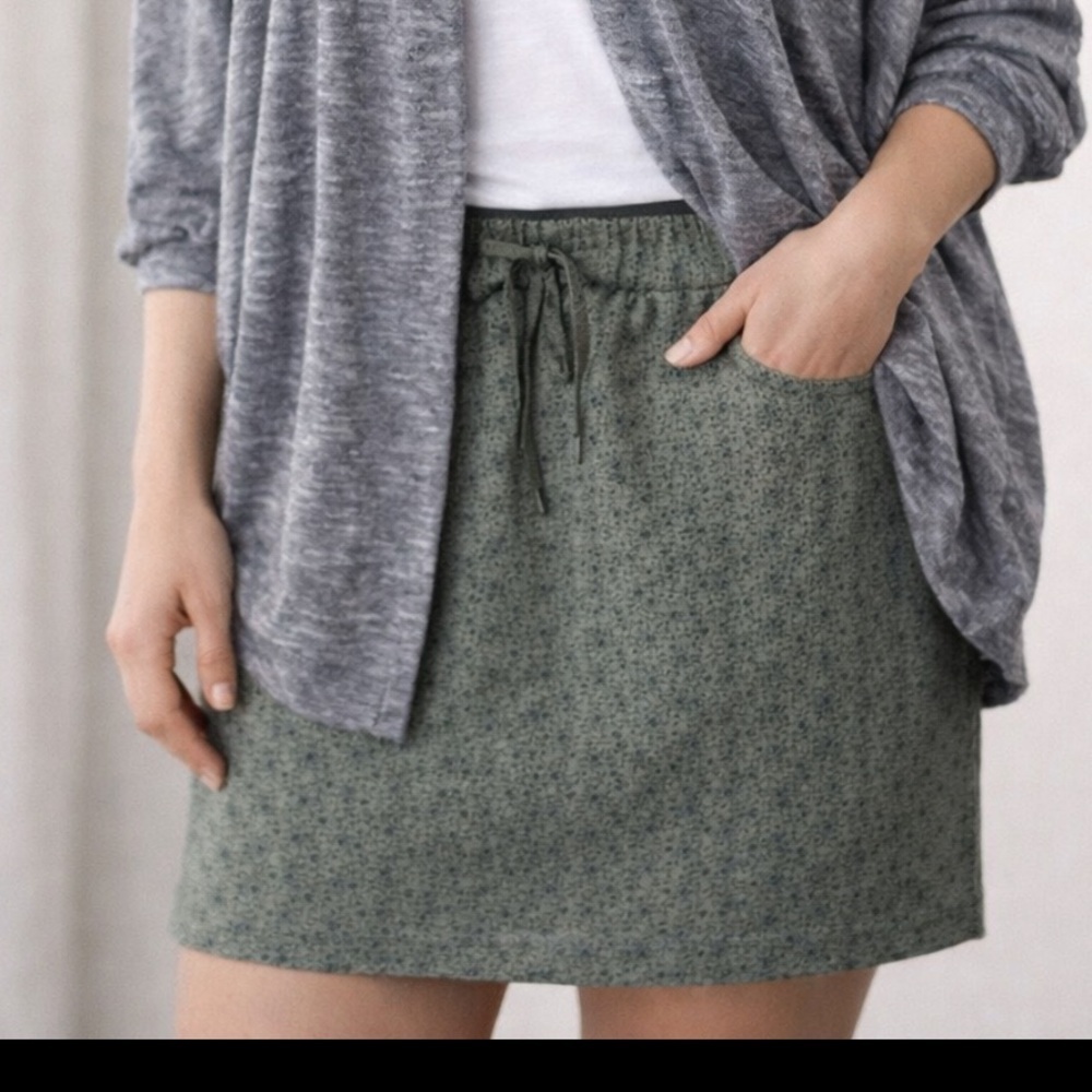 LIKE NEW WOMENS PRINTED REI ACTIVE SKIRT SIZE LARGE